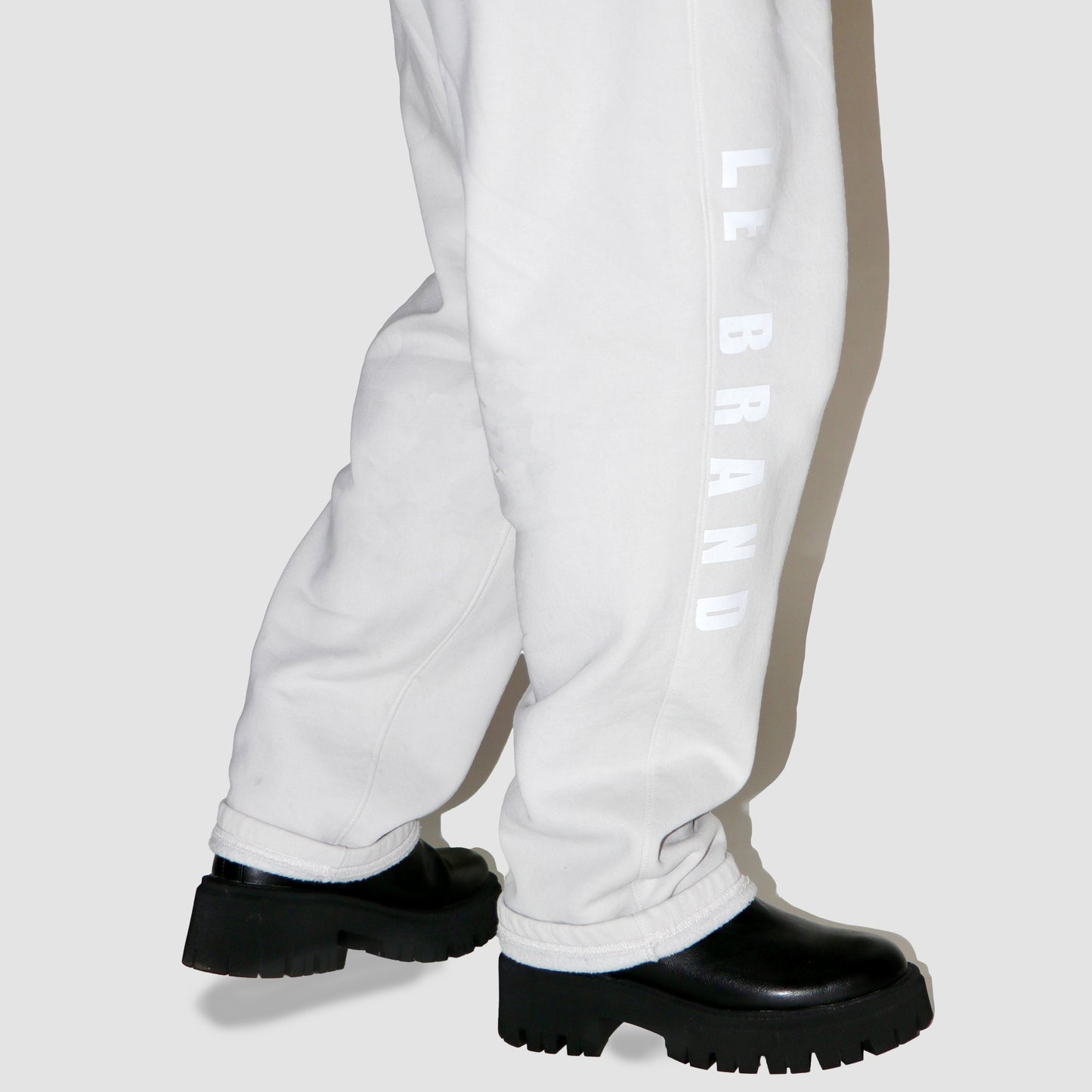 Cuff-less Internationale Sweat pant Khaki